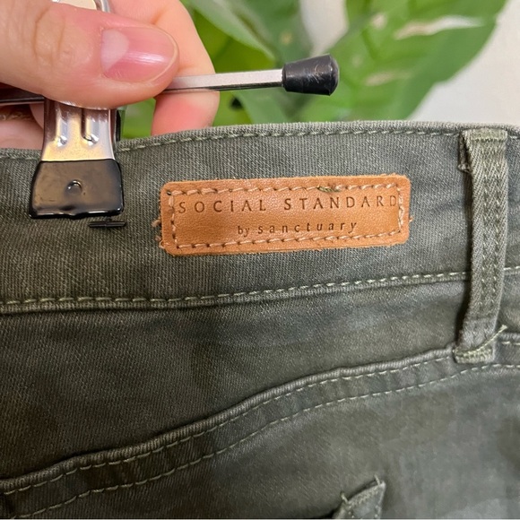 💚 Social Standard by Sanctuary Camo Print High-Rise Skinny Jeans | Sz 14/32 - Picture 7 of 8